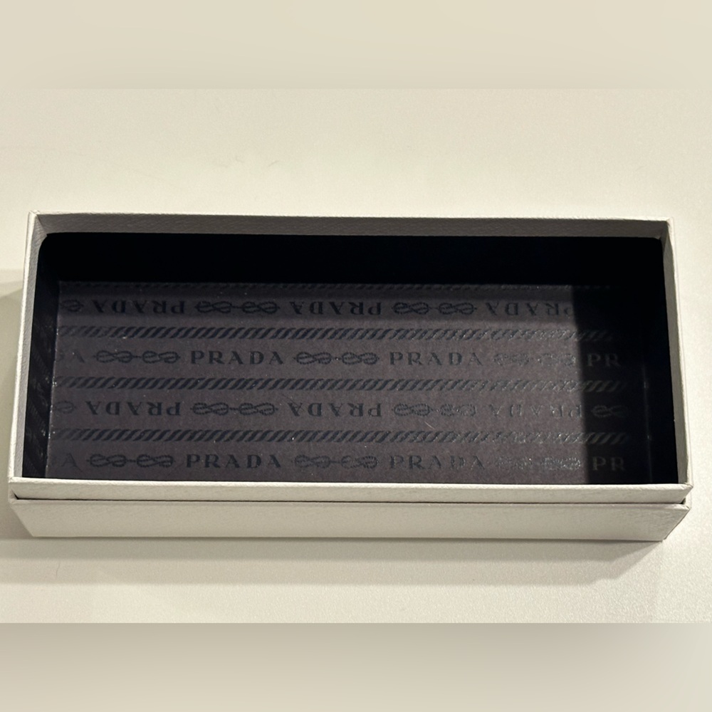 Prada box and sunglasses case - Picture 3 of 8